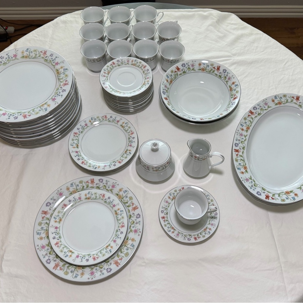 Porcelain Floral Fine China Dinnerware Set - White with Multicolor Floral Trim